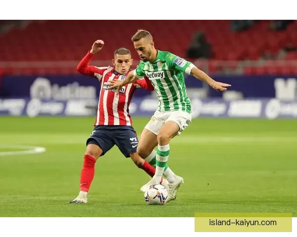 阿什拉夫最近任意球得分表现稳健，状态回暖引发关注